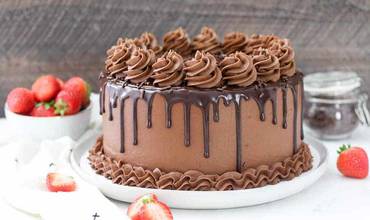What Flavours go well with chocolate cake?
